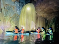 Hang động xẻ đôi rừng Trường Sơn ở Quảng Bình
