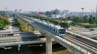 Người dân TP. HCM thích thú đi thử nghiệm tàu Metro