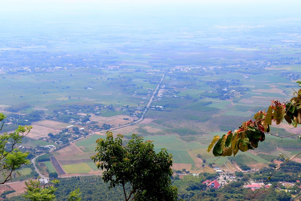 hoang hon nui ba den