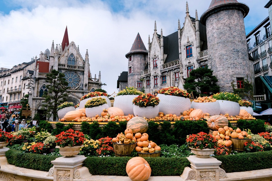 Bà Nà Hills rực rỡ chào đón Halloween