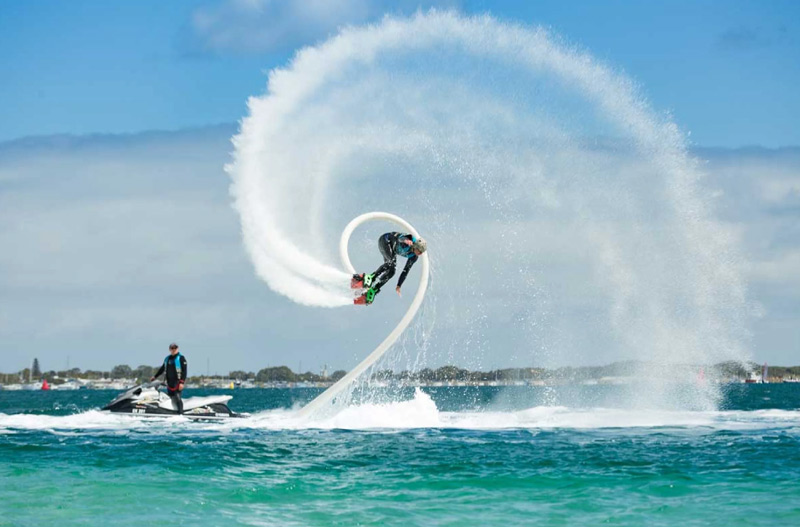 Đà Nẵng trình diễn flyboard trên biển